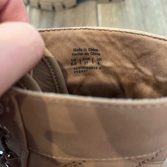 Womens Boots - Picture 3 of 4